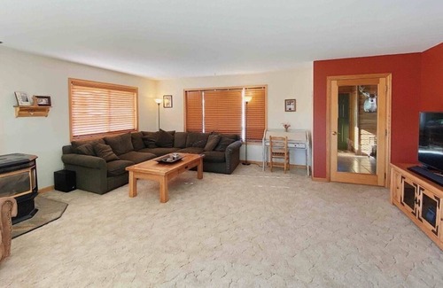 Gunnison House | NEW LISTING! Cozy Home w/views near Hartman Rocks Recreation Area!
