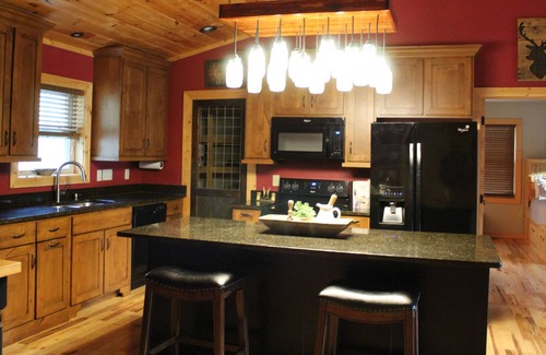 Clyde House | NEW LISTING! Cozy Shady Maple Home