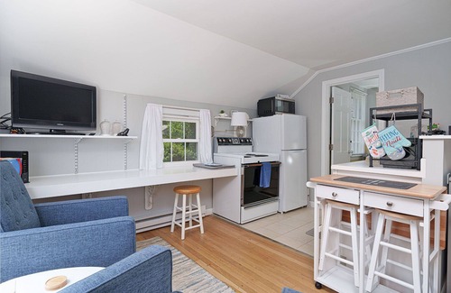 Hyannis Apartment | [New Listing] Cozy Studio near the Beach and Main Street - Captain Gosnold - M5