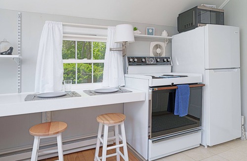 Hyannis Apartment | [New Listing] Cozy Studio near the Beach and Main Street - Captain Gosnold - M5