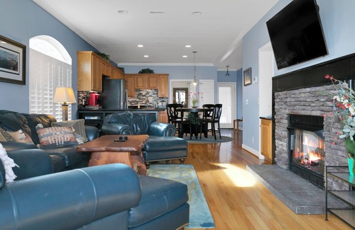 Lake Toxaway Condo | NEW LISTING Delightful 3-bedroom condo in Lake Toxaway with stunning views
