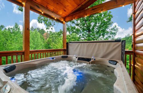 Gatlinburg - Pigeon Forge House | New Listing - Dollywood - HotTub - Arcade - Grill
