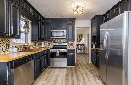 Dahlonega House | New Listing! Downtown Getaway- Minutes to Dahlonega/Pool/Hot Tub/Game Room