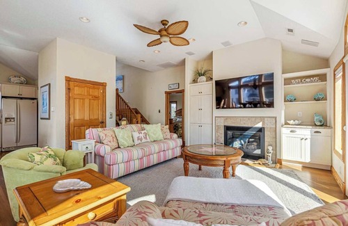 Kitty Hawk House | New Listing! Game room, Private pool & Hot Tub