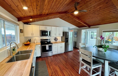 Kahaluu Bay House | New Listing! Gated Beachfront! Snorkeling/Surfing!
