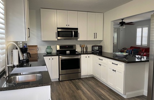 Homestead Cottage | New Listing! Hidden Cottages in The Redlands