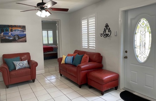 Homestead Cottage | New Listing! Hidden Cottages in The Redlands