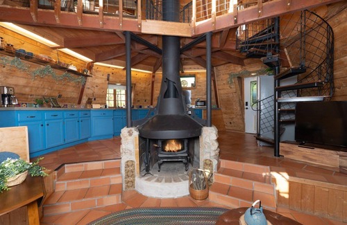 Coarsegold Cabin | New Listing- Hobbit House @ Yosemite w/spa/firepit/unique