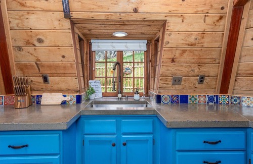 Coarsegold Cabin | New Listing- Hobbit House @ Yosemite w/spa/firepit/unique