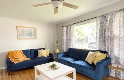 Greenwood House | New listing in Downtown Greenwood, Sleeps 10!