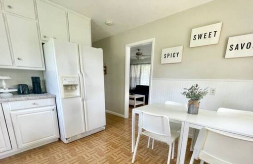 Greenwood House | New listing in Downtown Greenwood, Sleeps 10!