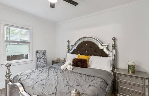 Pittsburgh House | New Listing Large Home Near Mercedes Benz Stadium Sleeps 12 Coffee BBQ AC Parking