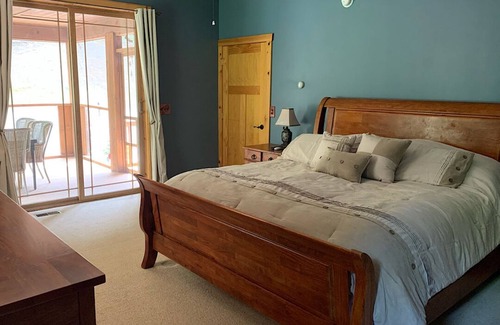 Queensbury House | New Listing - Lazy Days Lodge with Location, Location, Location!