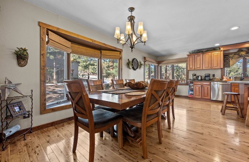 Estes Park House | New Listing! Mountain Forest Scenic Home - Hot Tub