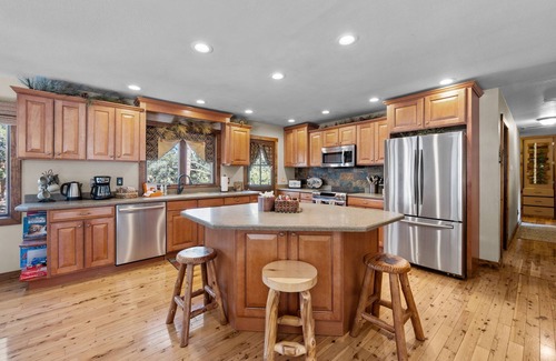 Estes Park House | New Listing! Mountain Forest Scenic Home - Hot Tub