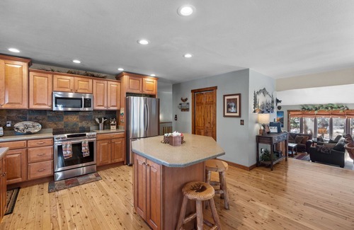 Estes Park House | New Listing! Mountain Forest Scenic Home - Hot Tub