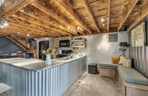 Trenton Cabin | New Listing - Mountaintop with mountain views - Industrial Farm Stay - Chattanooga -Cloudland Canyon