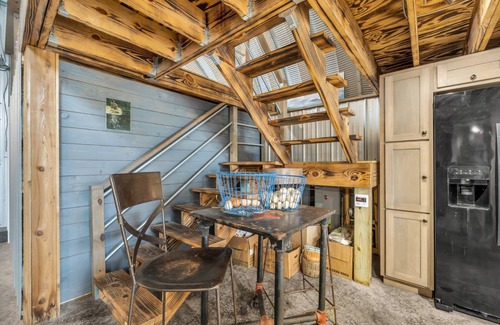 Trenton Cabin | New Listing - Mountaintop with mountain views - Industrial Farm Stay - Chattanooga -Cloudland Canyon