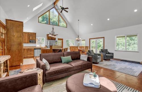 Kaweah House | New Listing! North Fork Hideaway Sleeps 14!
