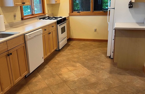 Hammondsport House | NEW Listing on Keuka! Expansive 3-Story Lakefront Lodge