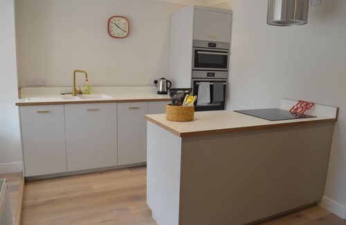 Snettisham House | NEW LISTING - Owl's Hoot - Cosy Dog Friendly Cottage with log burner