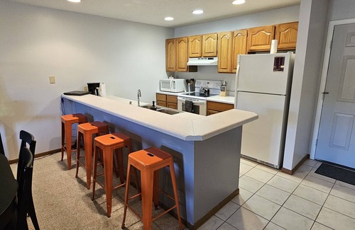Osage Beach Condo | New listing! Pelican Bay/Main floor/Osage beach 2B/2B,Margaritaville,Redheads!