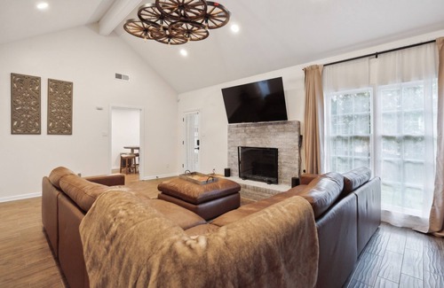 Ellendale House | NEW LISTING! Plush Memphis Getaway w/ Pool and Lush Gardens by RedAwning