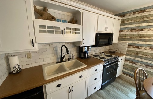 North Cape May House | NEW LISTING! Pop's Coastal Cottage only a Block to the Sandy Bay Beach