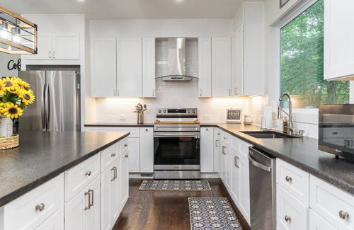 Dahlonega House | New Listing! Porchside Retreat - 9 minutes from Dahlonega - Dog Friendly