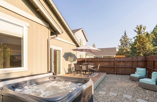 Mountain View District House | New Listing! Private Hot Tub ~ Mountain Views