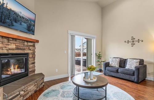 Mountain View District House | New Listing! Private Hot Tub ~ Mountain Views