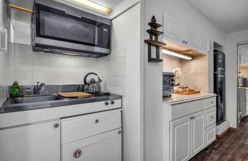 Hollywoodland House | New Listing Promo! Experience The Hollywood Hills Views