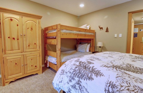 Copper Mountain Hotel | New Listing! Ski in/out Center Village Hotel Room Lots of bedding CM217