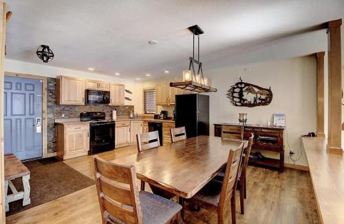 Silvercreek House | New Listing - Slopeside condo with Private Hot Tub