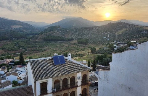 Iznajar House | New listing! Spacious 5-bedroom home in Iznájar with spectacular views