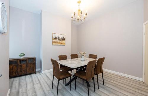 Levenshulme House | New listing - Stunning 3 Bedroom Levenshulme Home Sleeps 7
