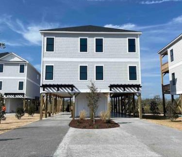 Surf City Apartment | *NEW LISTING!* Surf City 3 Bed/3 Bath Townhome Beach Vacation Getaway!