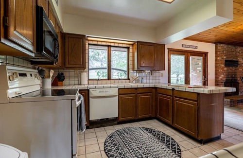 Cody House | New listing - Three bedroom home between Cody and the East Gate to Yellowstone