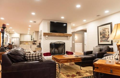 Dahlonega House | New Listing! Three Chimney Lodge - 4 Bed, Hot Tub
