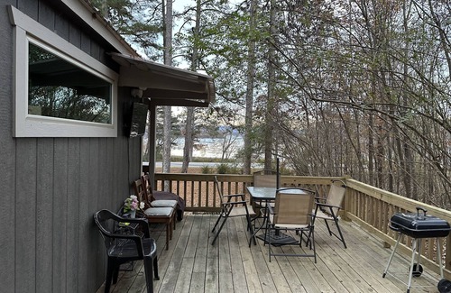 Scottsboro Cabin | NEW LISTING! Tiny home with Lake views! Perfect for couples and small families!