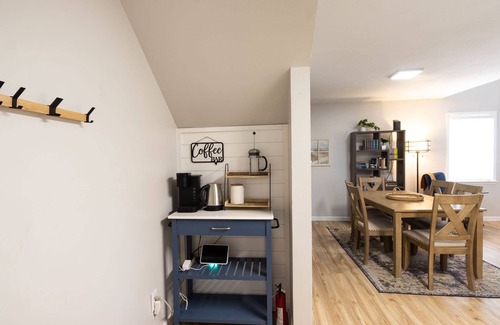 Clear Lake Shores Condo | NEW Listing| Bring Your Boat |Dock w/water & power| 5 min to Kemah Boardwalk |Near NASA |Pool |Games