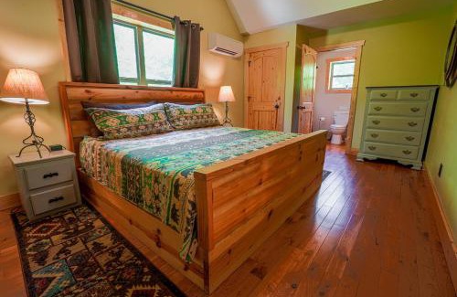 Dahlonega House | New Listing! Wine Country Retreat - 2 Bed, Hot Tub