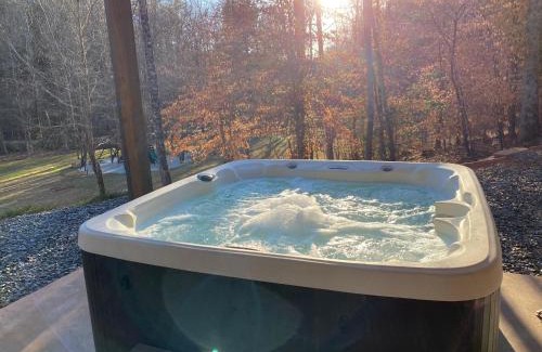 Dahlonega House | New Listing! Wine Country Retreat - 2 Bed, Hot Tub
