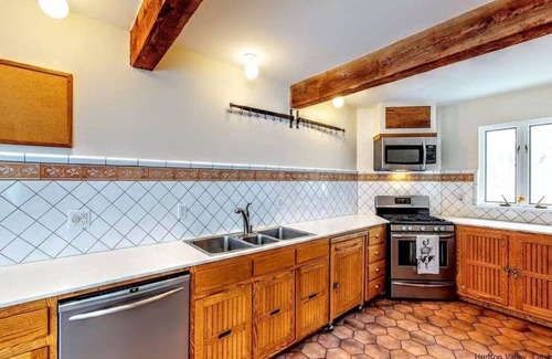 Mount Tremper House | NEW LISTING Woodstock secluded mountain retreat with beautiful pool and sauna.