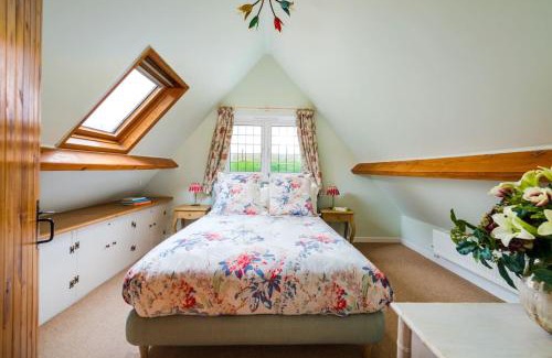 Winterbourne Stoke House | NEW Little Till - Riverside Cottage nr Stonehenge