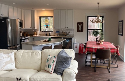Bay Shore House | New, Little Traverse Bay water front, bike ride to Bay Harbor Resort