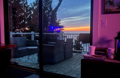 Bay Shore House | New, Little Traverse Bay water front, bike ride to Bay Harbor Resort