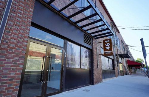 North Oakland Apartment | New Loft 5 min to PPG or Convention center Sleeps 4