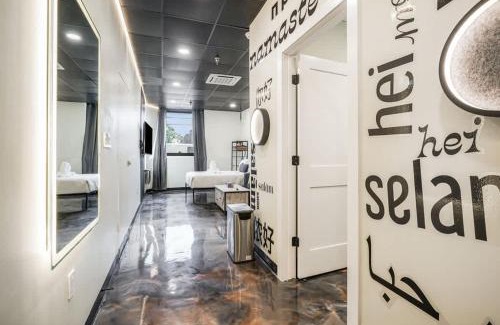 North Oakland Apartment | New Loft 5 min to PPG or Convention center Sleeps 4