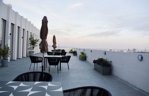 Financial District Apartment | New Loft near Andares B
